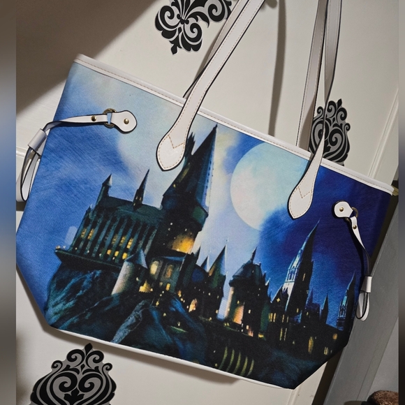 Hogwarts castle shoulder tote (CUSTOM MADE) - Picture 2 of 8